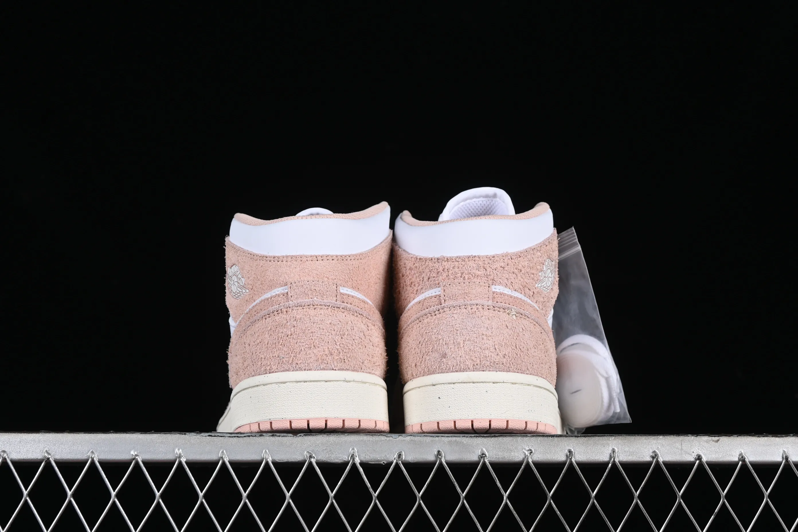 All categories Air Jordan Jordan series basketball shoes Air Jordan 1 Mid Air Jordan AJ1 Mid AJ1 Joe 1 white pink mid-top basketball shoes FN7432-161